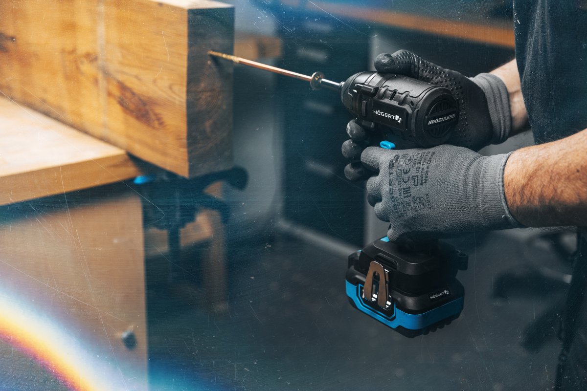 18V brushless impact driver and hammer drill-driver set
