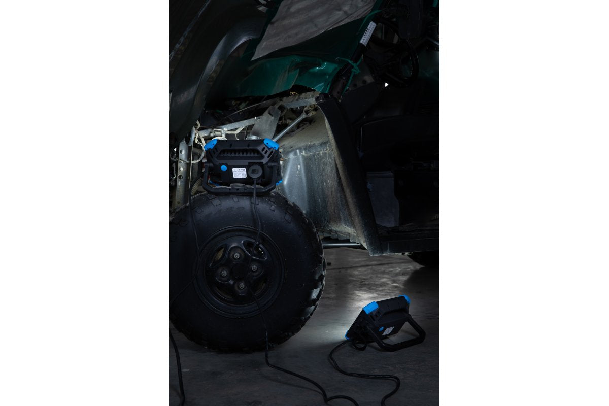 Portable construction floodlight, 3200 lm