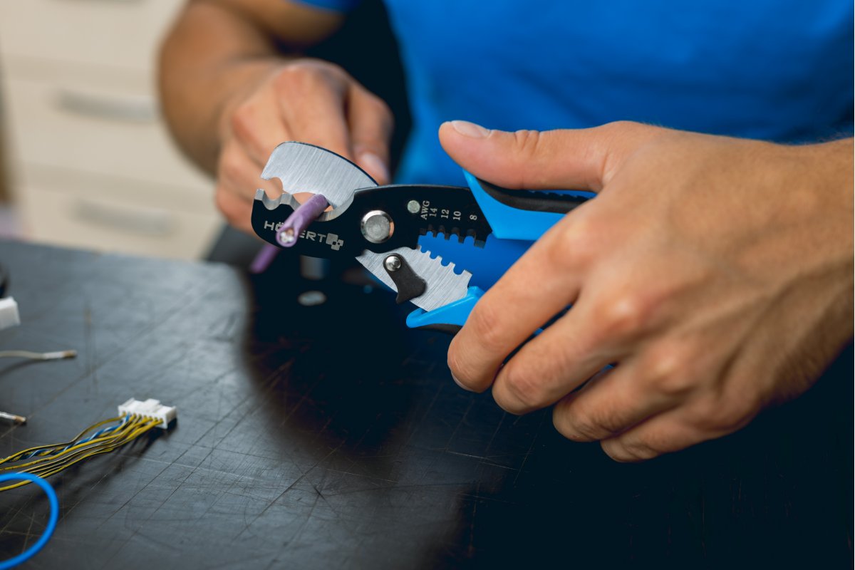 Cutting cable pliers
