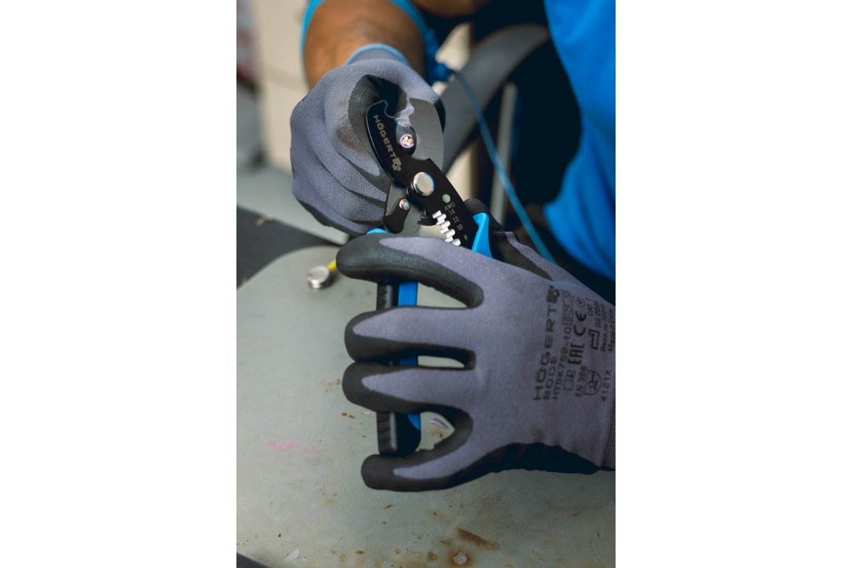 Cutting cable pliers