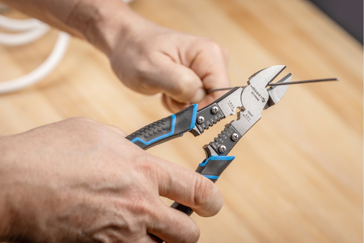 Multifunctional side pliers