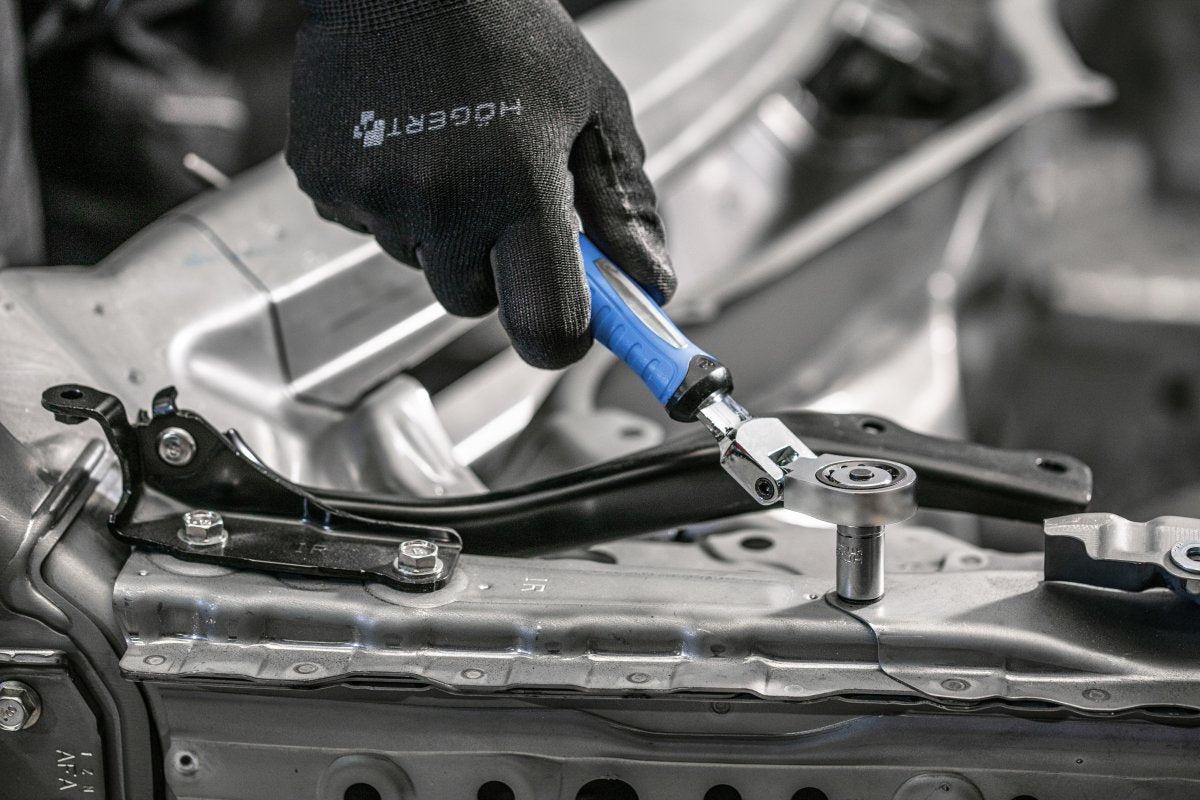 Wrench with ratchet and joint with replaceable adapters 5 pcs