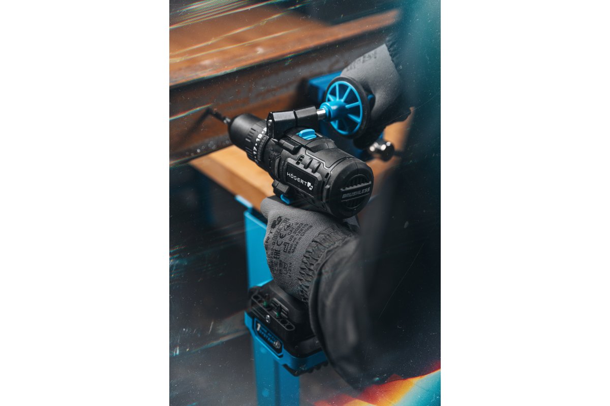 18V brushless impact driver and hammer drill-driver set