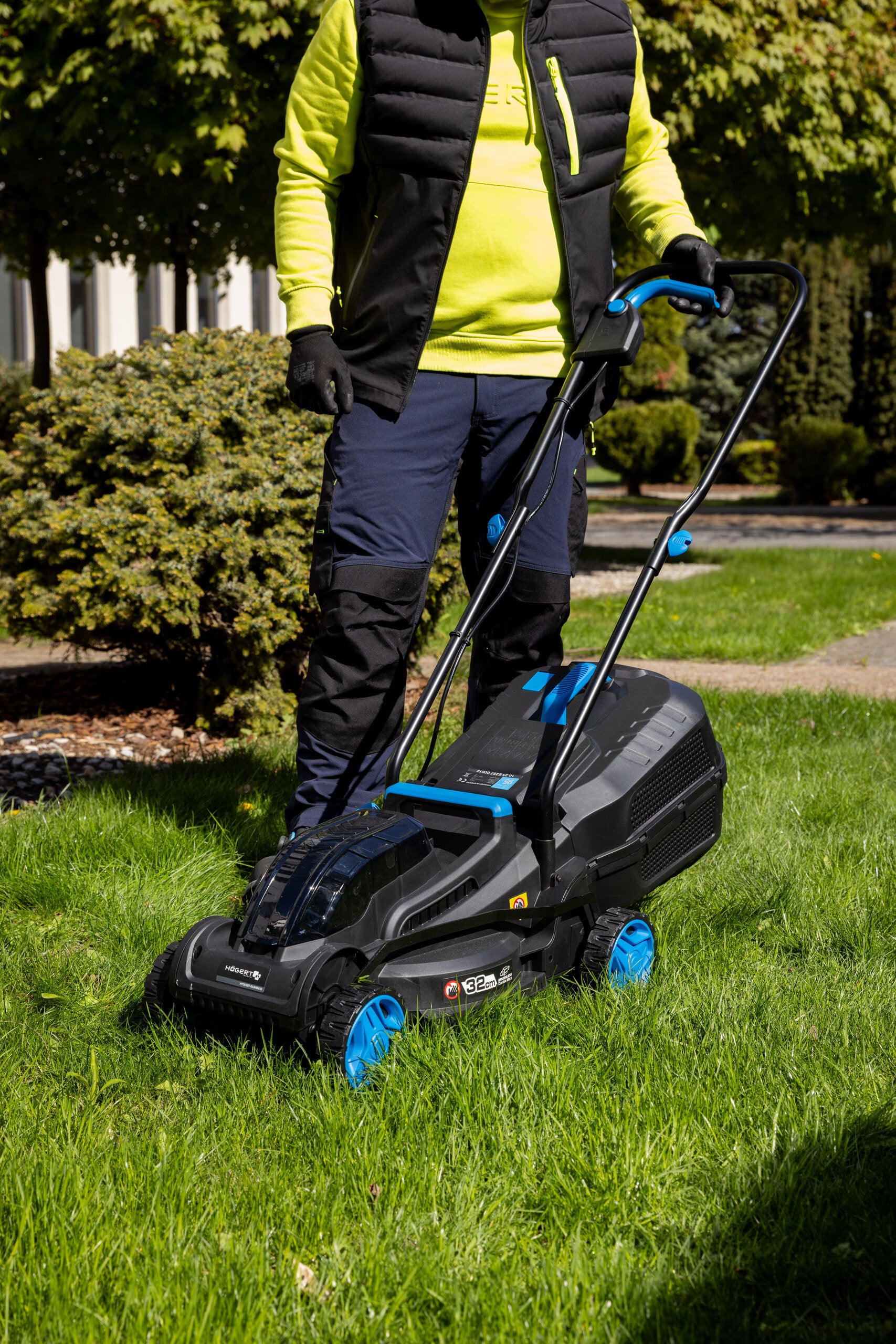 Bezszczotkowa kosiarka akumulatorowa 32 cm 18V