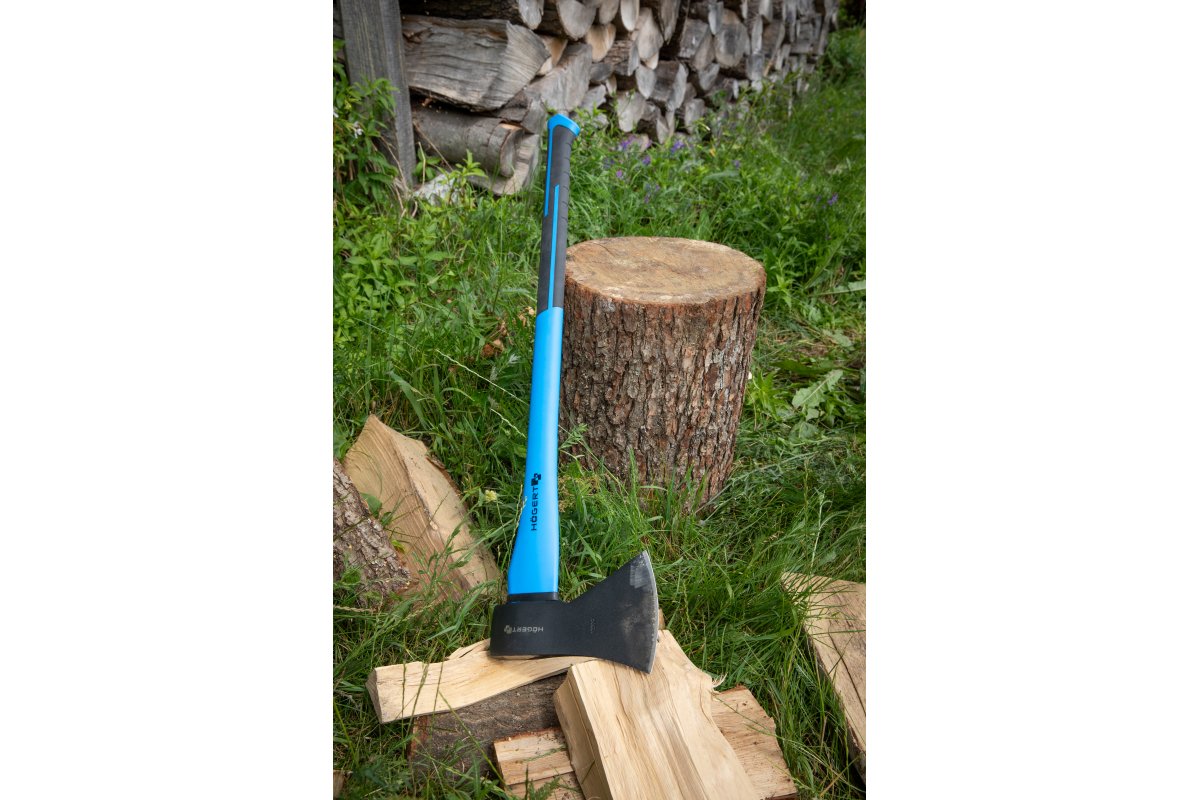 Axe 1250 g with fibreglass handle