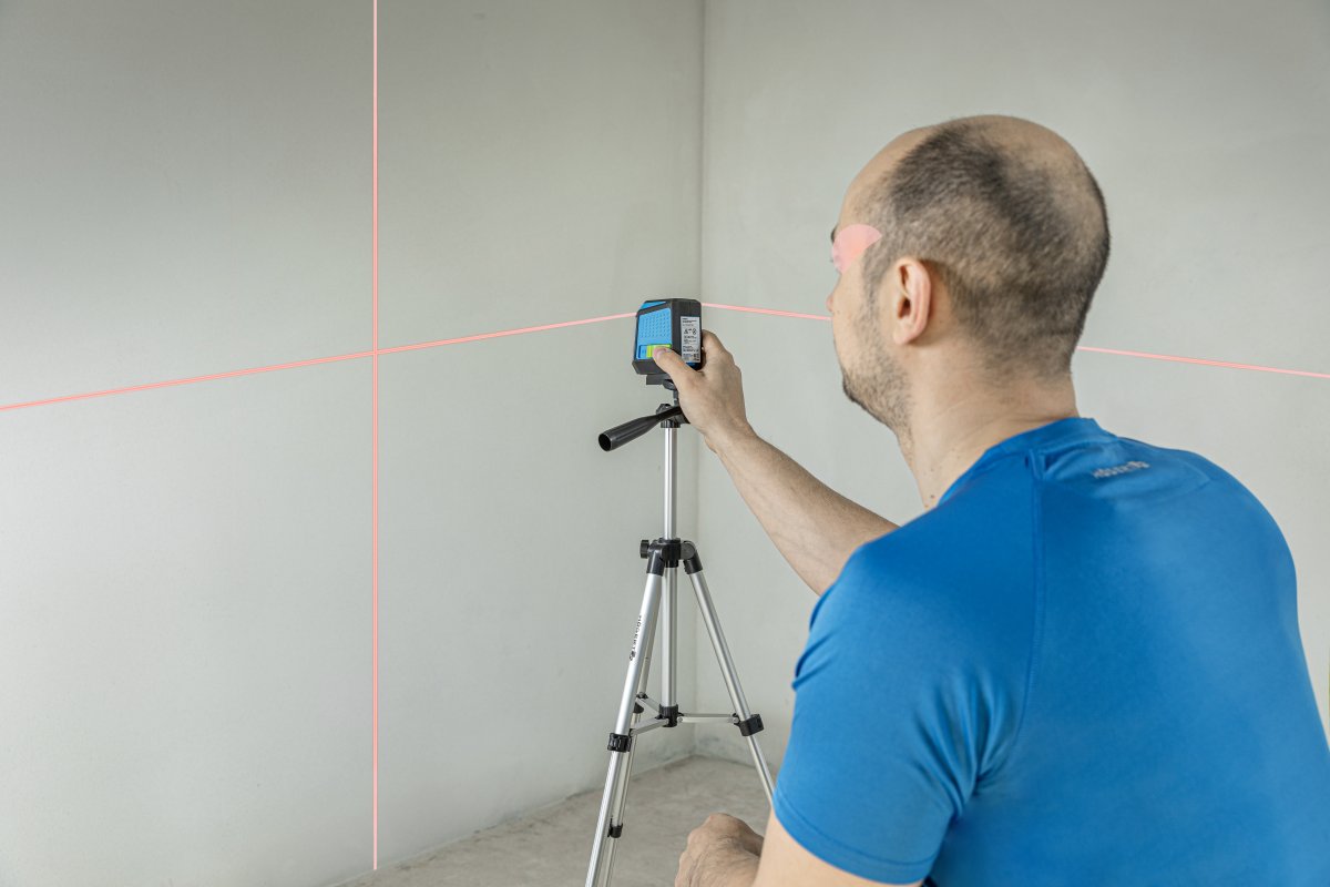 Red laser level