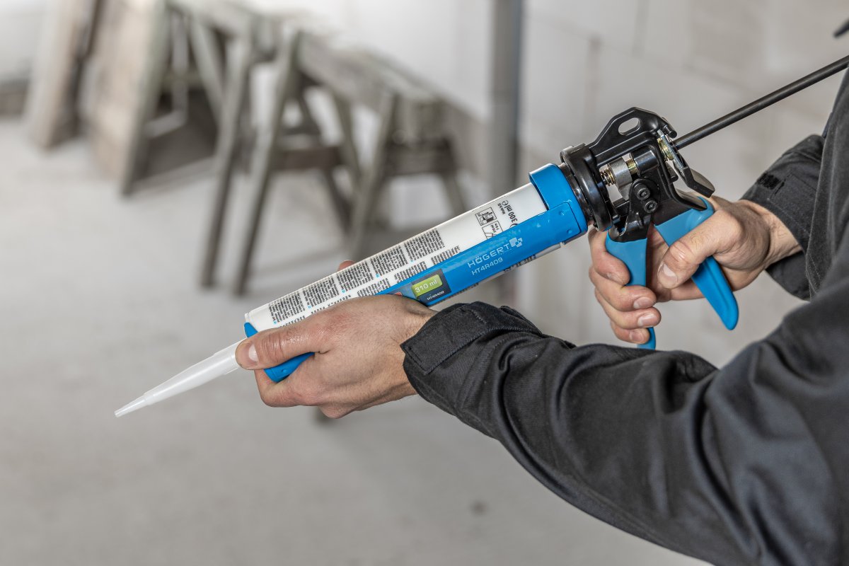 Caulking gun, heavy duty steel-aluminum