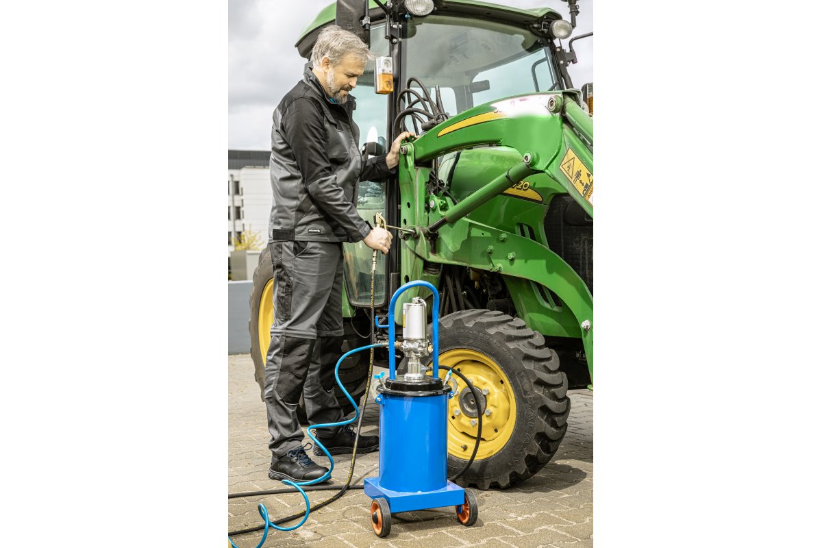 Air grease gun 12l