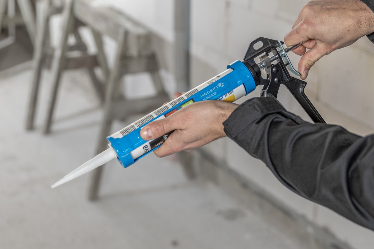 Caulking gun, steel and aluminum