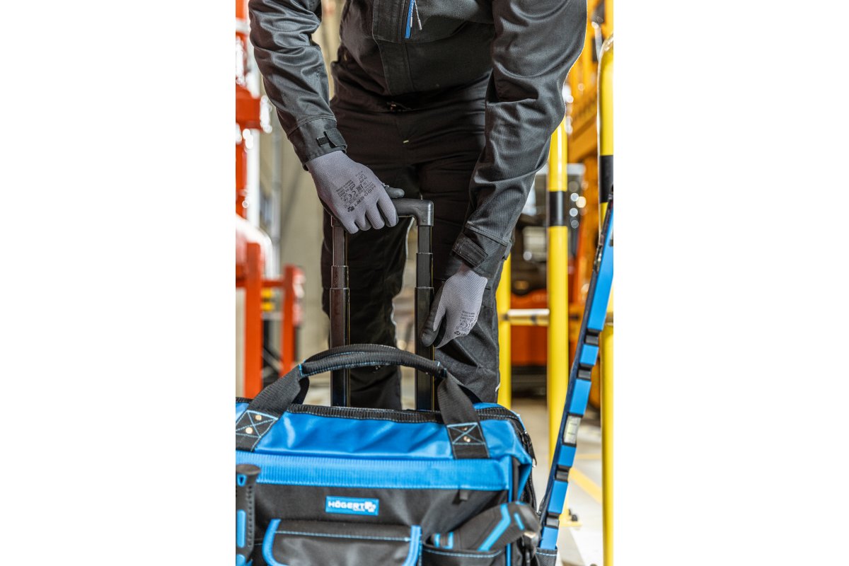 Assembly bag on wheels