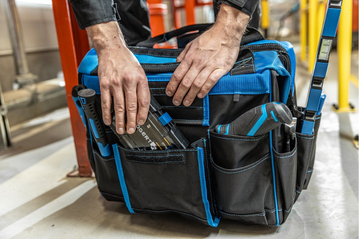 Assembly bag on wheels