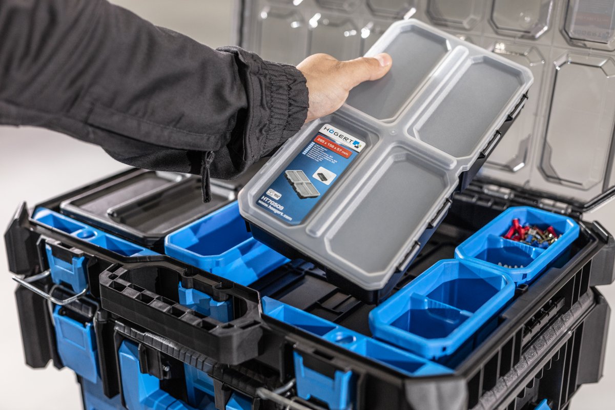 Luggage organizer low