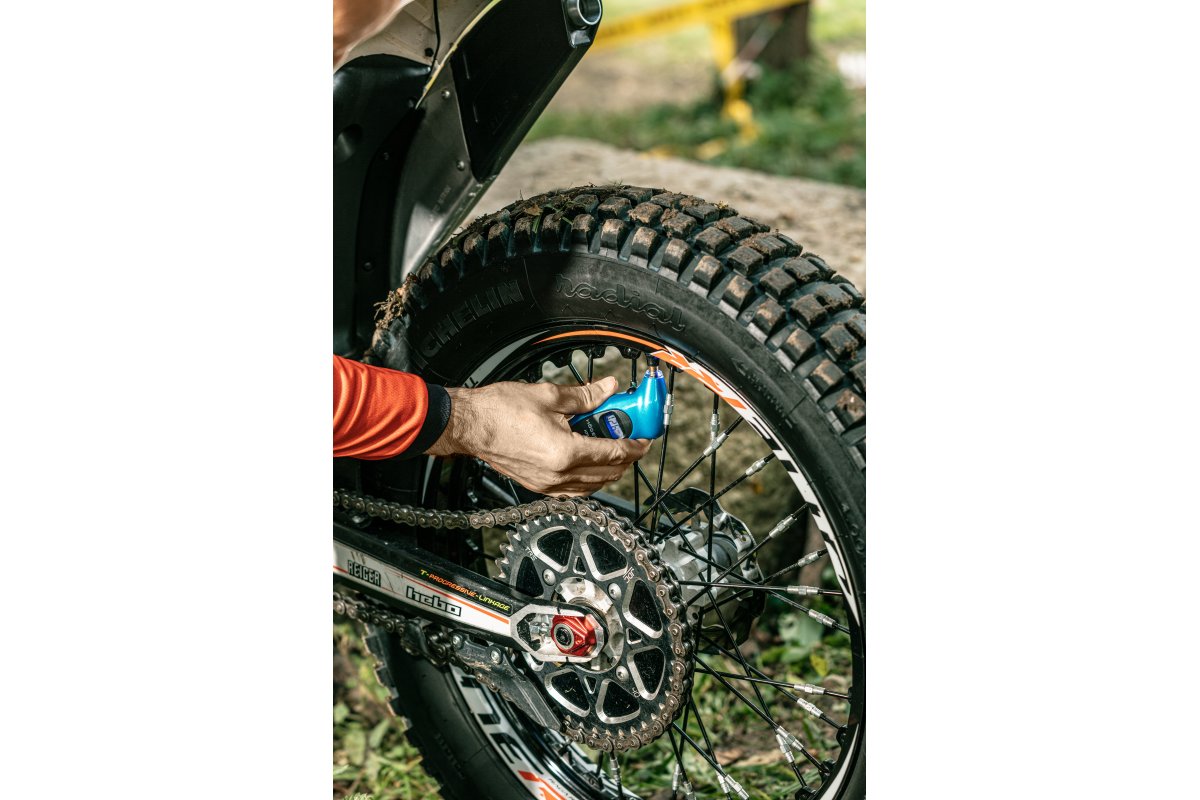 Digital tire gauge